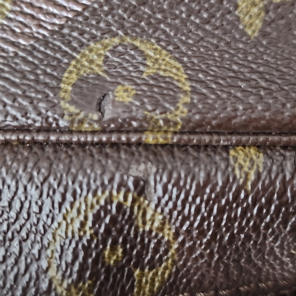 Louis Vuitton Toiletry Travel Bag - Picture 6 of 9